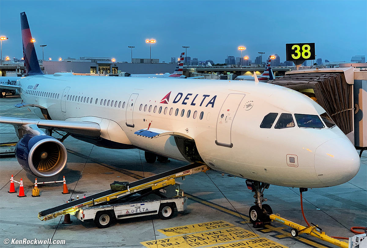 iPhone Xs Max camera sample image: Delta Jetliner