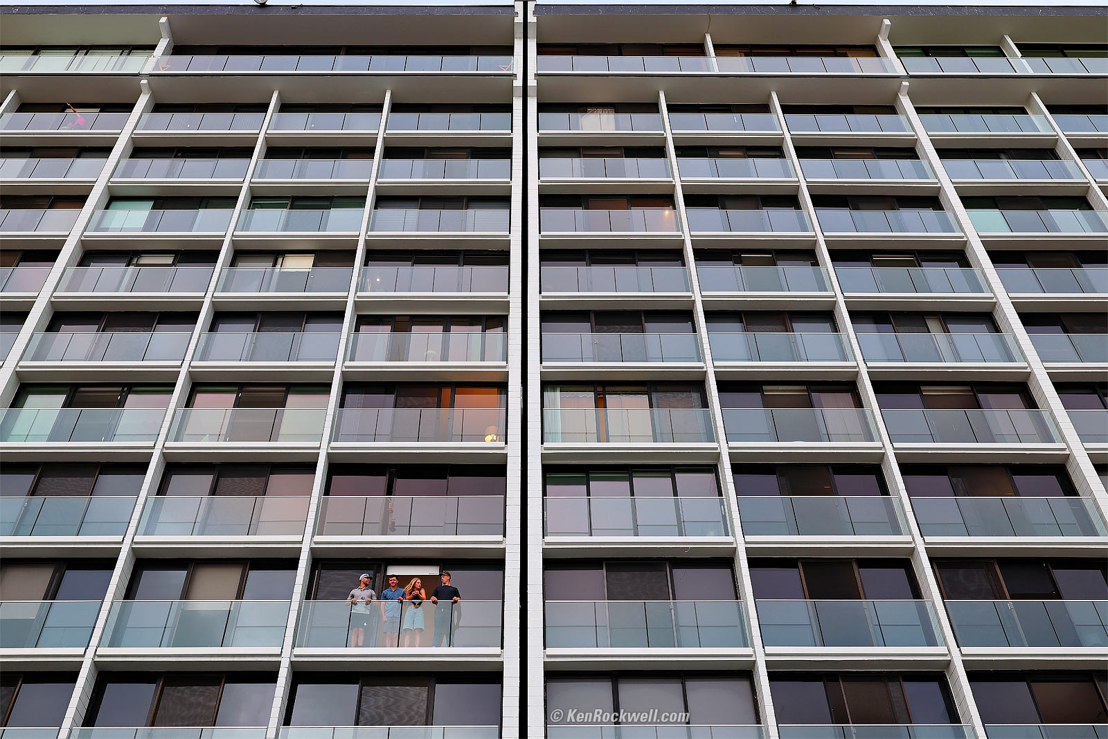 Canon RF 35mm f/1.4L VCM Distortion Sample Image