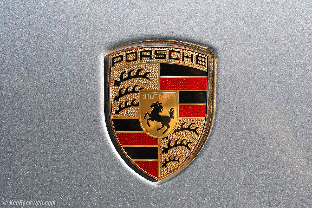 Porsche Panamera Turbo crest