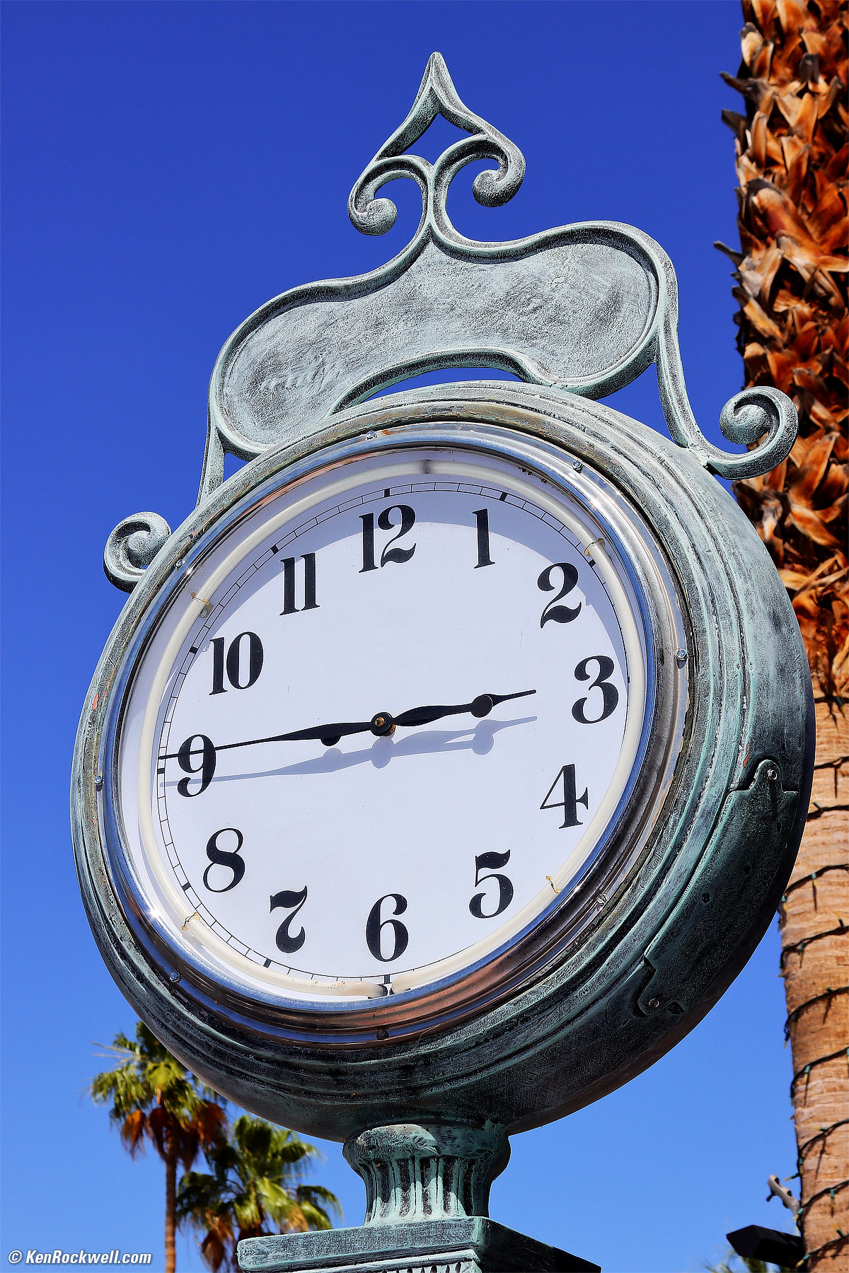El Paseo Clock