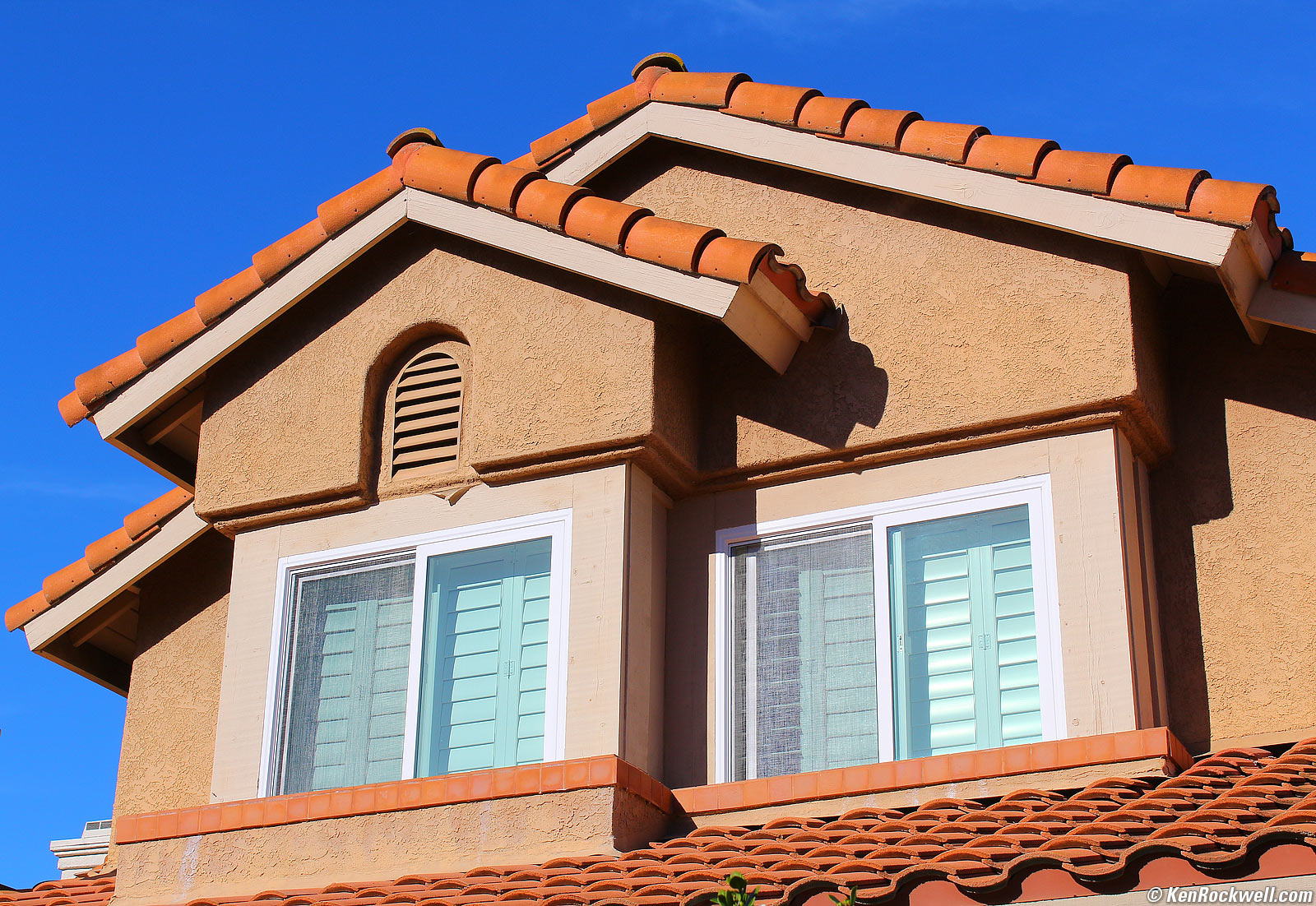 Canon T100 EOS 4000D Sample Image File