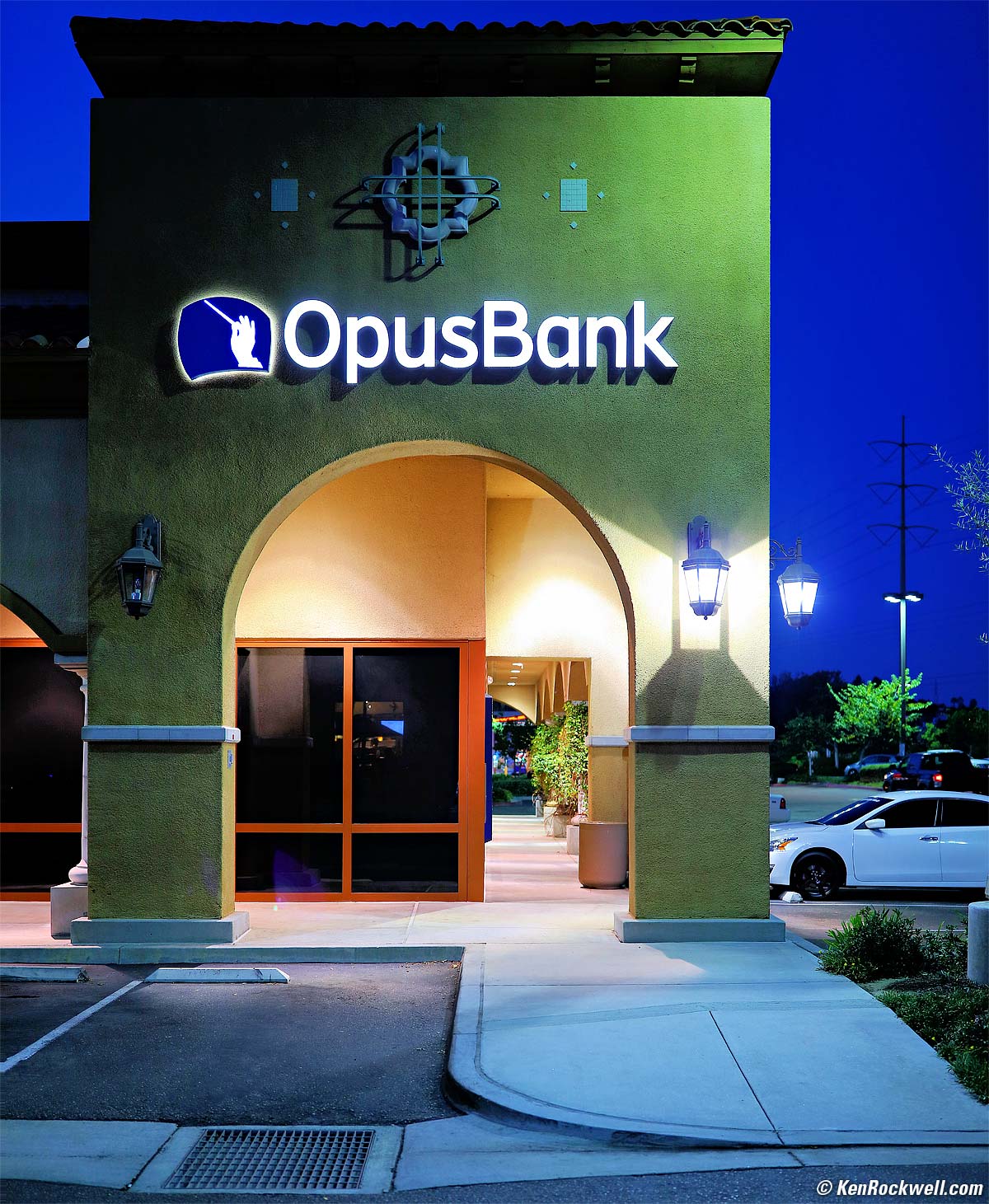 Opus Bank, 13 Oct 2015
