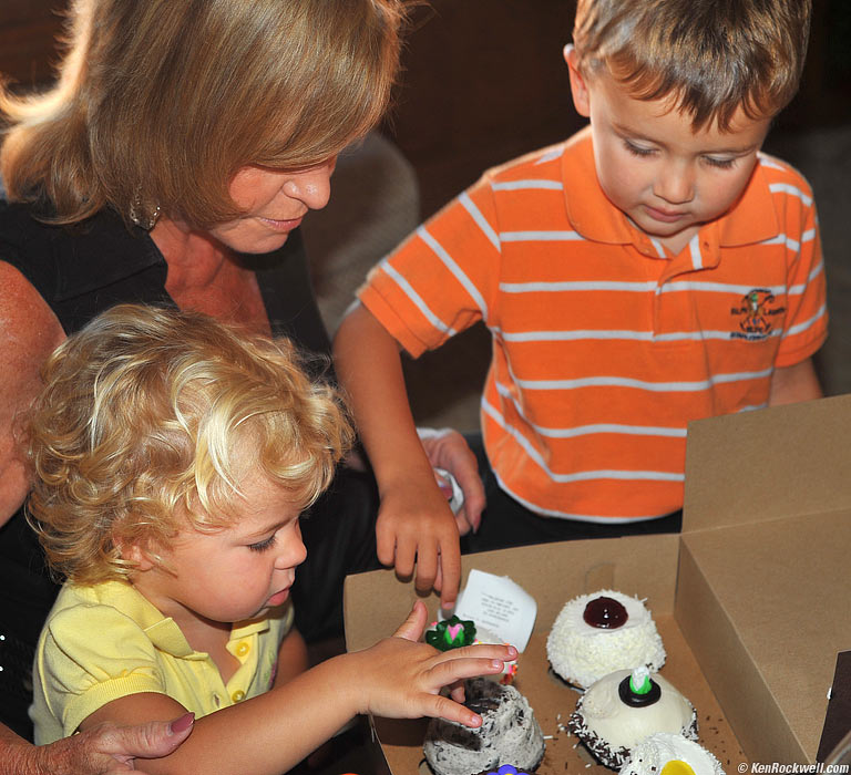 Noni got special cupcakes for Katie and Ryan!