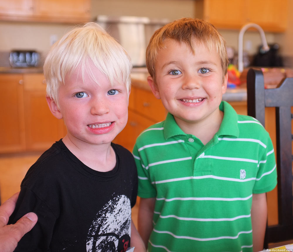 August and Ryan saying "Cheese!"