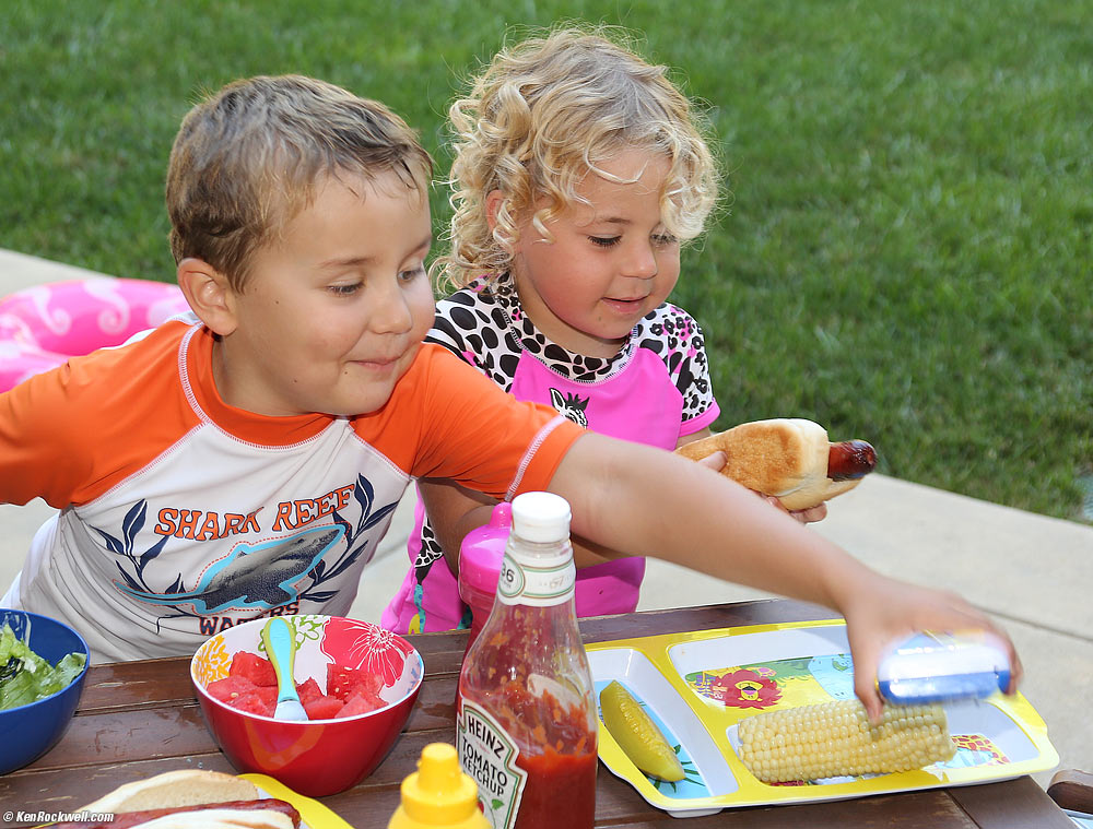 Katie and Ryan, the toy iPod and the hot dog