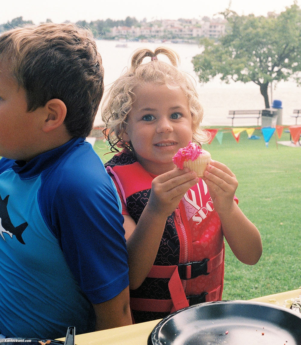 Katie at Noni's pique-nique, Lake Mission Viejo