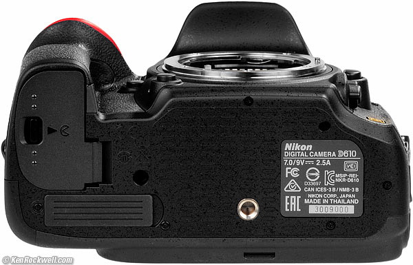 Nikon D610, bottom