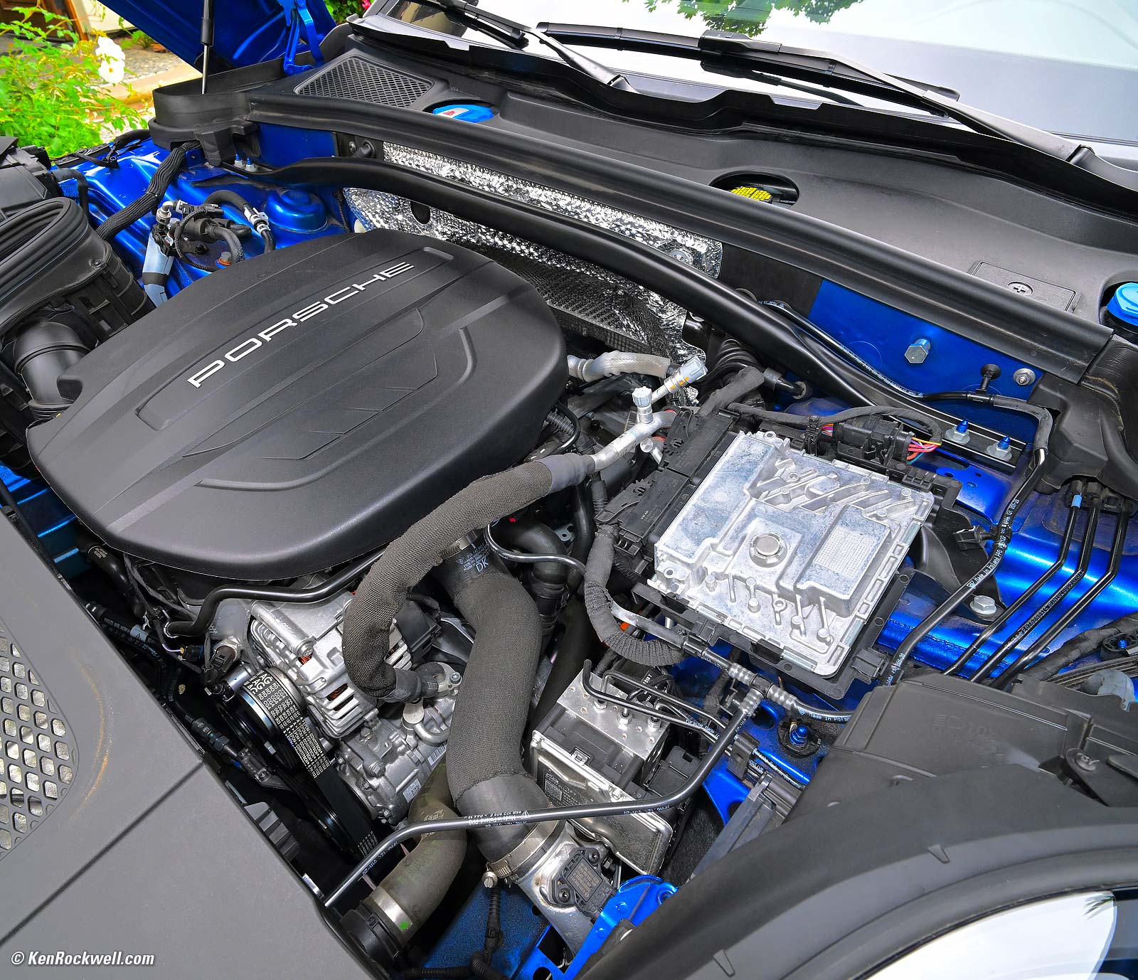 Porsche Macan Engine under the hood