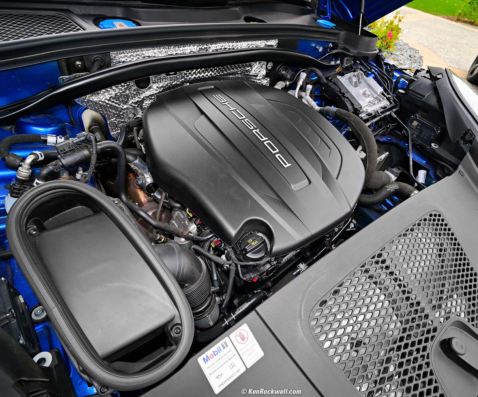 Porsche Macan Engine under the hood