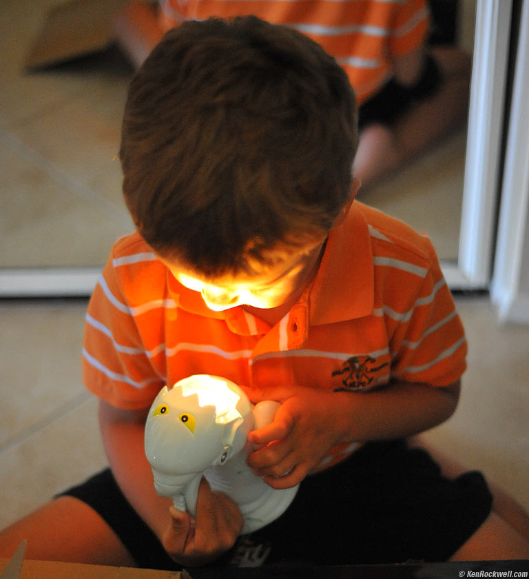 Ryan plays with Noni's Halloween flashlights. 