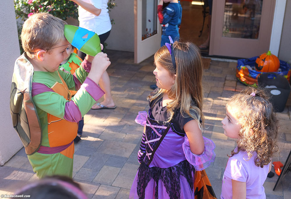 Ryan says hi to the girls