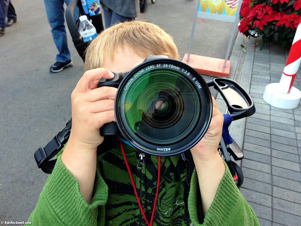 Ryan shooting the Canon 5D Mark III and 24-70/2.8 L II, 08 December 2012