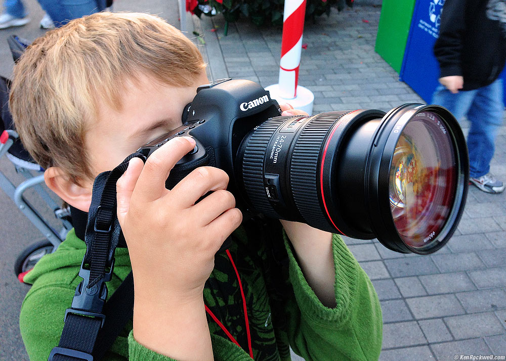 Ryan shooting the Canon 5D Mark III and 24-70/2.8 L II, 08 December 2012