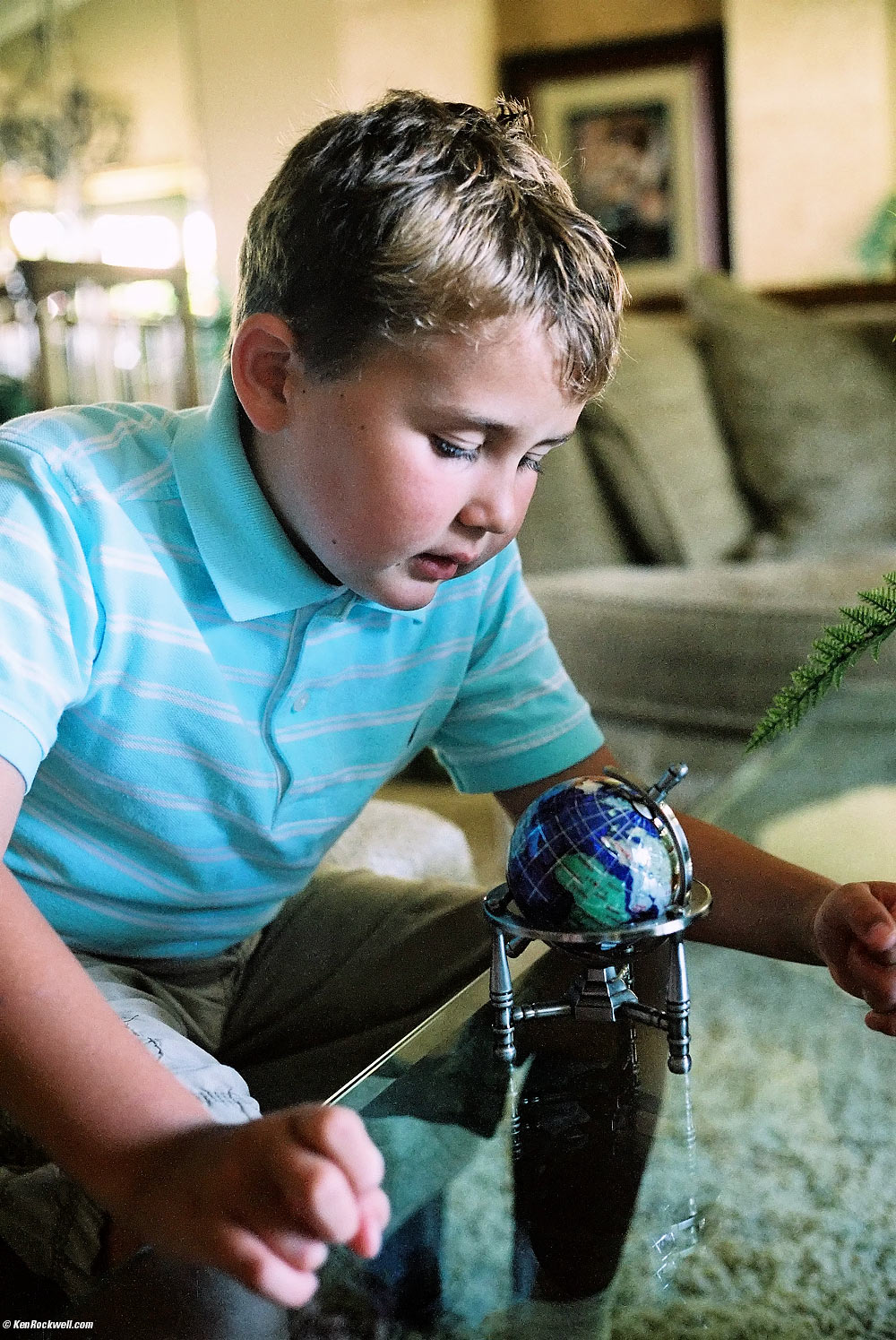 Ryan finds countries on Noni's globe