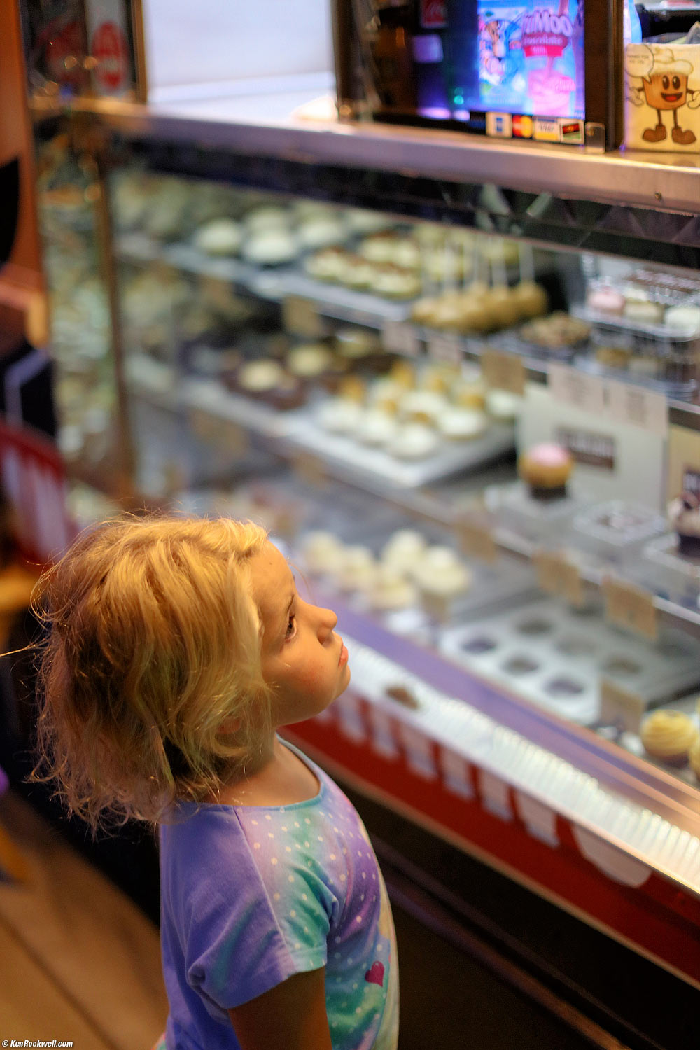 Katie checks out the cupcake truck