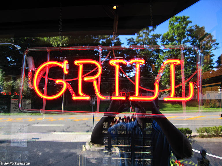 Majors Steakhouse, Woodbury, New York, 5:29 PM.