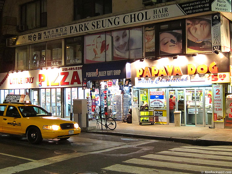 Tourist Fa&ccedil;ade by Penn Station