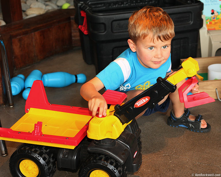Doo-Dah Truck, Bubba Gump Shrimp, Lahaina, Maui. 2:25 PM.