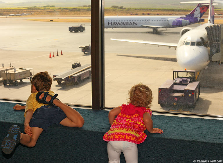 Ryan and Katie check out the view. Maui. 9:11 AM.