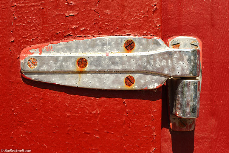 Hinge, Lobster Inn, Hampton Bays, Long Island, 3:08 PM.