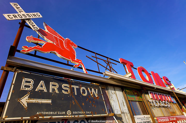 Tom's, 4:19 PM. (Auto ISO 160, Auto 1/180, LEICA ELMARIT-M 21mm f/2.8 ASPH.)