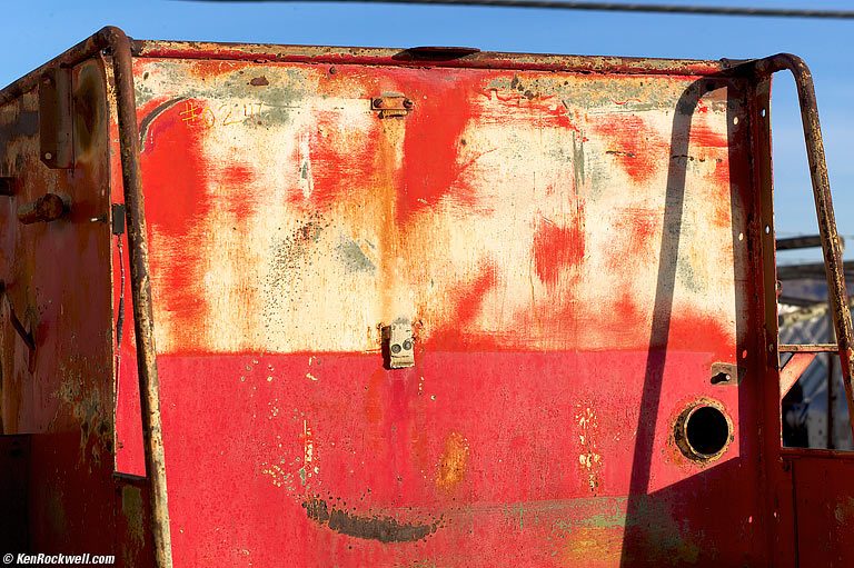 Red Bin, 7:57 AM. (Auto ISO 160, Auto 1/1,000, 1960 LEICA ELMARIT 90mm f/2.8.)