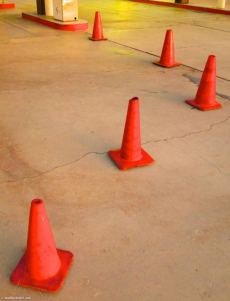 Roy's Route 66, Amboy CA