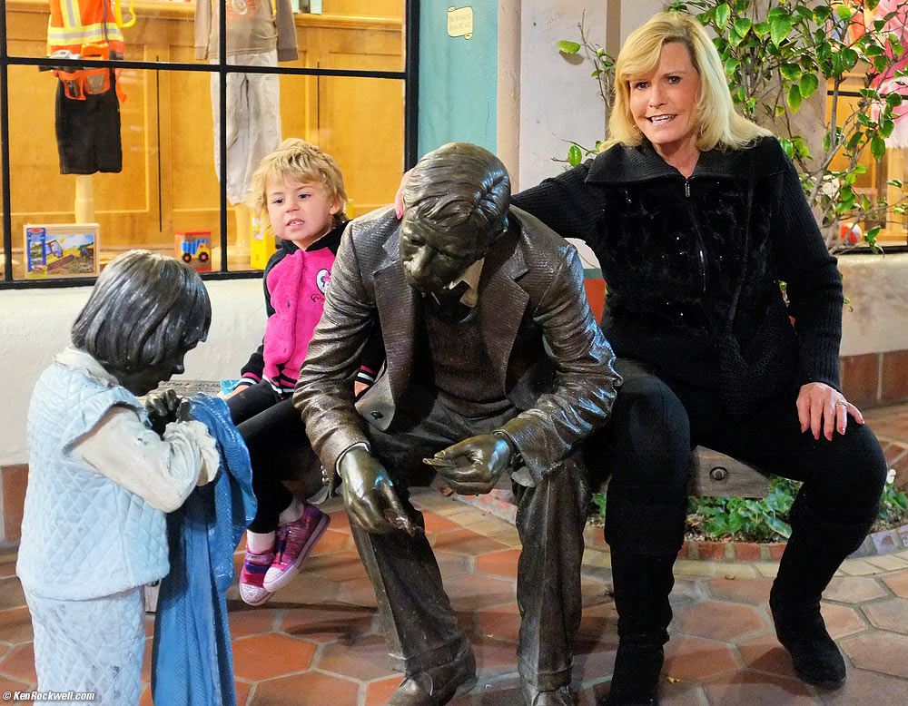 Noni and Katie at El Paseo, 6:35 PM.