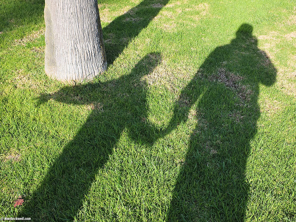 Ryan and Dada in shadow, 3:32 PM.