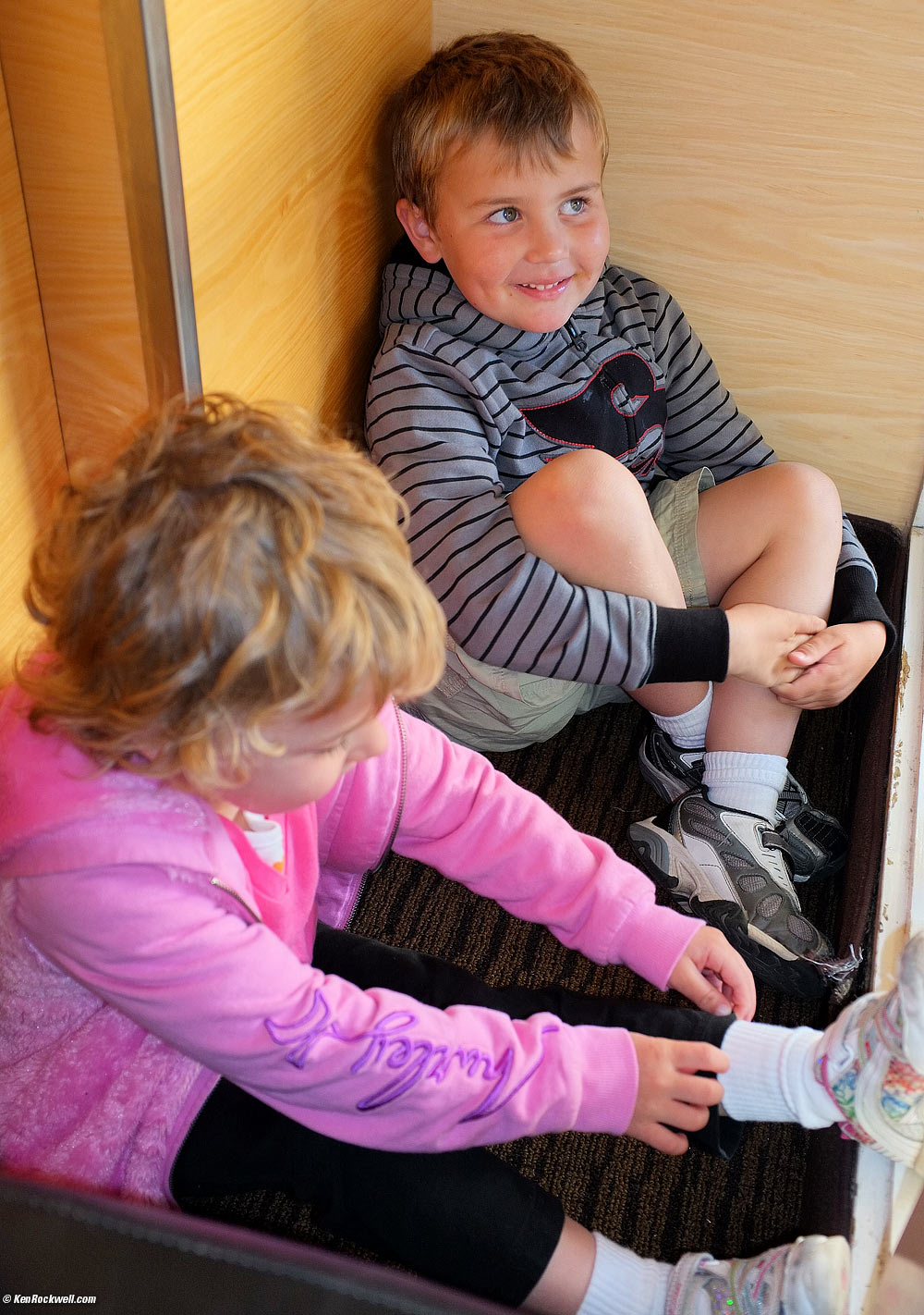 Ryan and Katie waiting at CPK, 4:34 PM.
