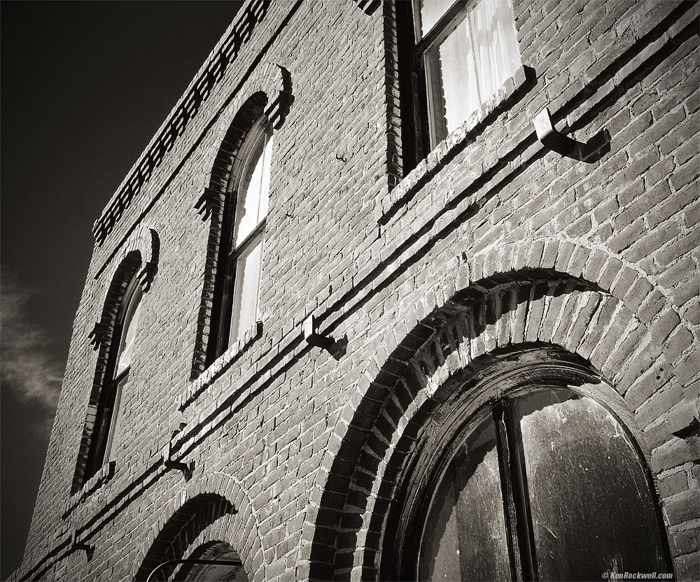 Brick Fa&ccedil;ade, Side View, Bodie