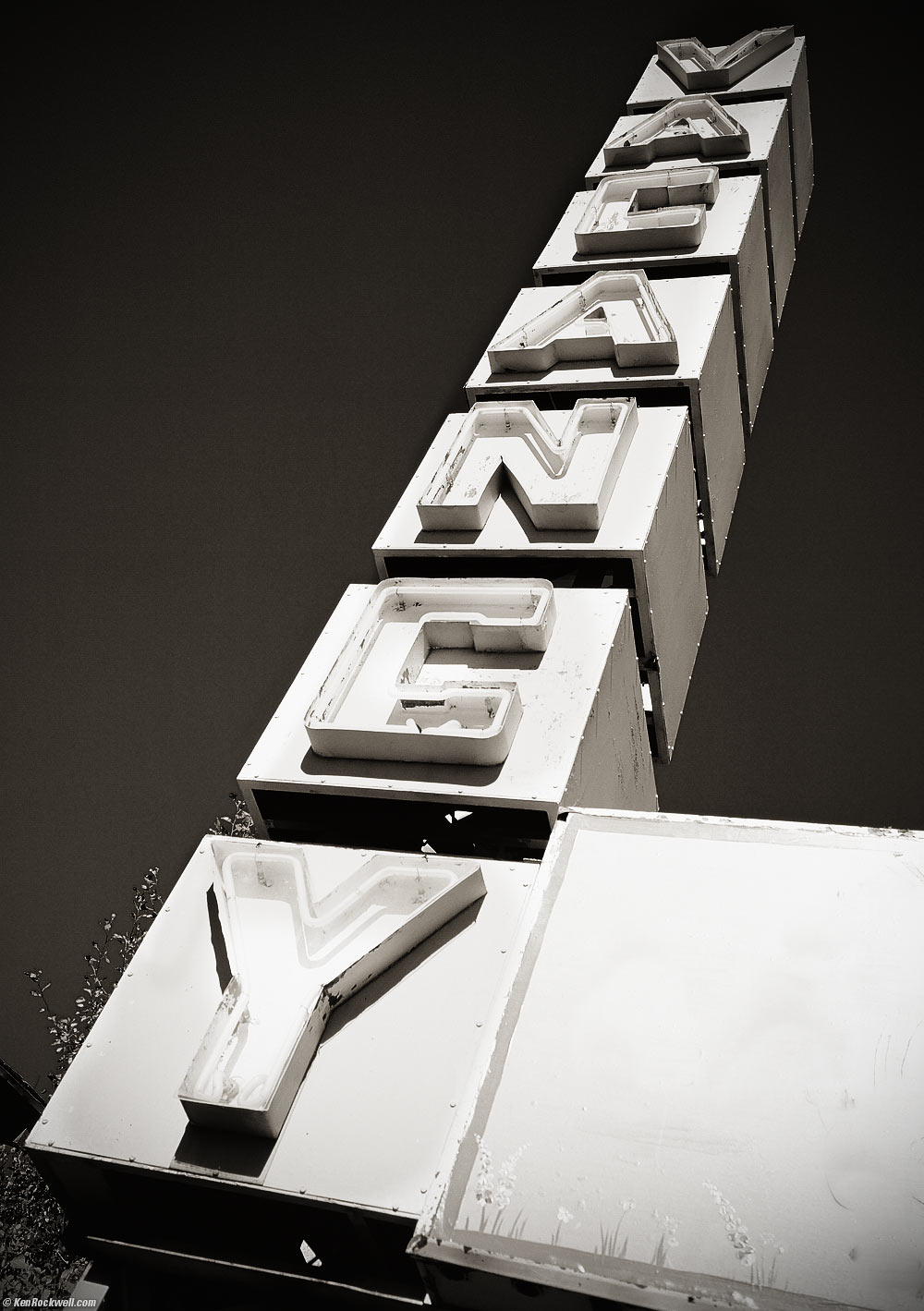 The Giant Vacancy Sign, Lee Vining